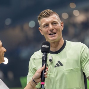 克罗斯：施洛特贝克对斯坦尼西奇的犯规应吃到红牌，他犯错太多